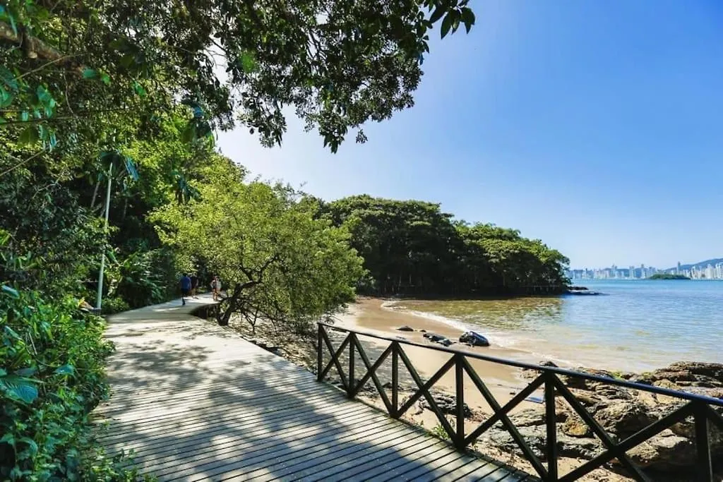 1 Quadra Da Praia E Da Roda Gigante Balneário Camboriú 0*,  ブラジル