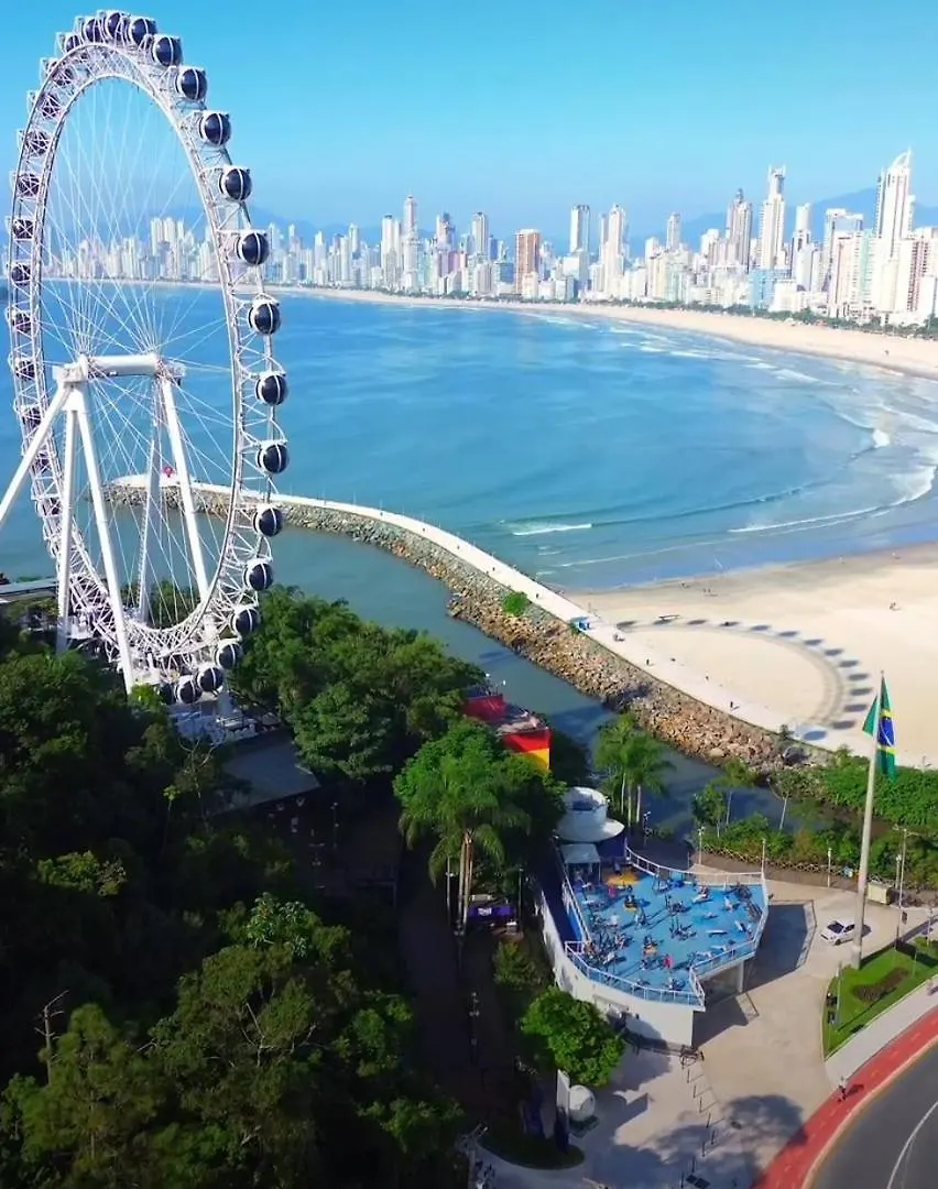 1 Quadra Da Praia E Da Roda Gigante Balneário Camboriú