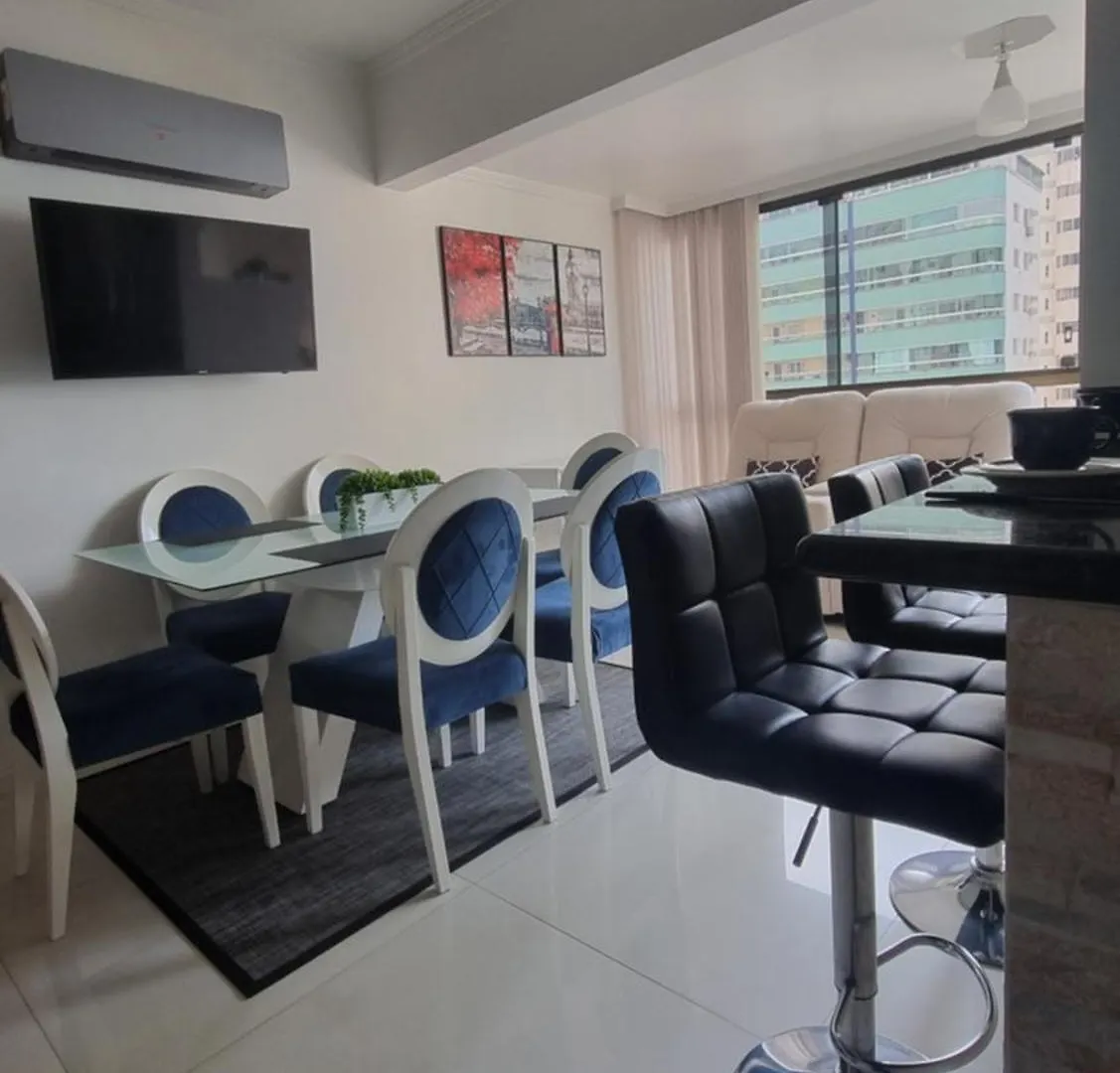1 Quadra Da Praia E Da Roda Gigante Balneário Camboriú アパート